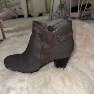 Winter heeled boots